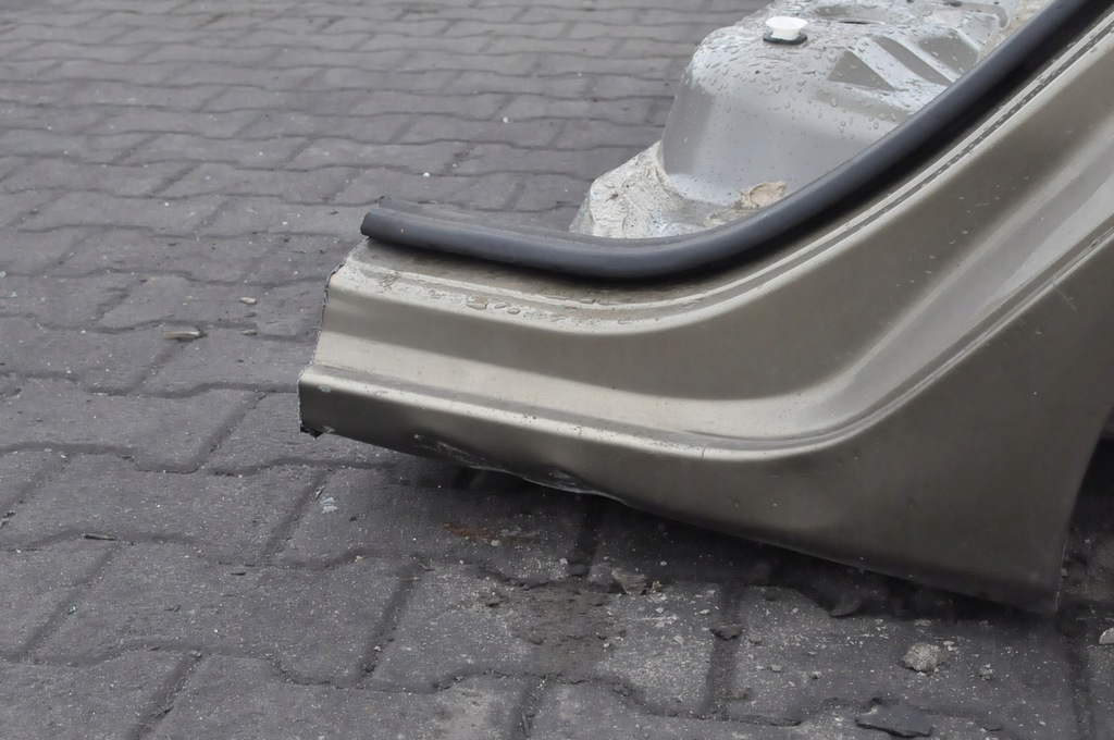 FORD FIESTA MK7 5D GANZER HINTEN ASS BATH GÜRTEL VIERTEL LINKS RECHTS Product image