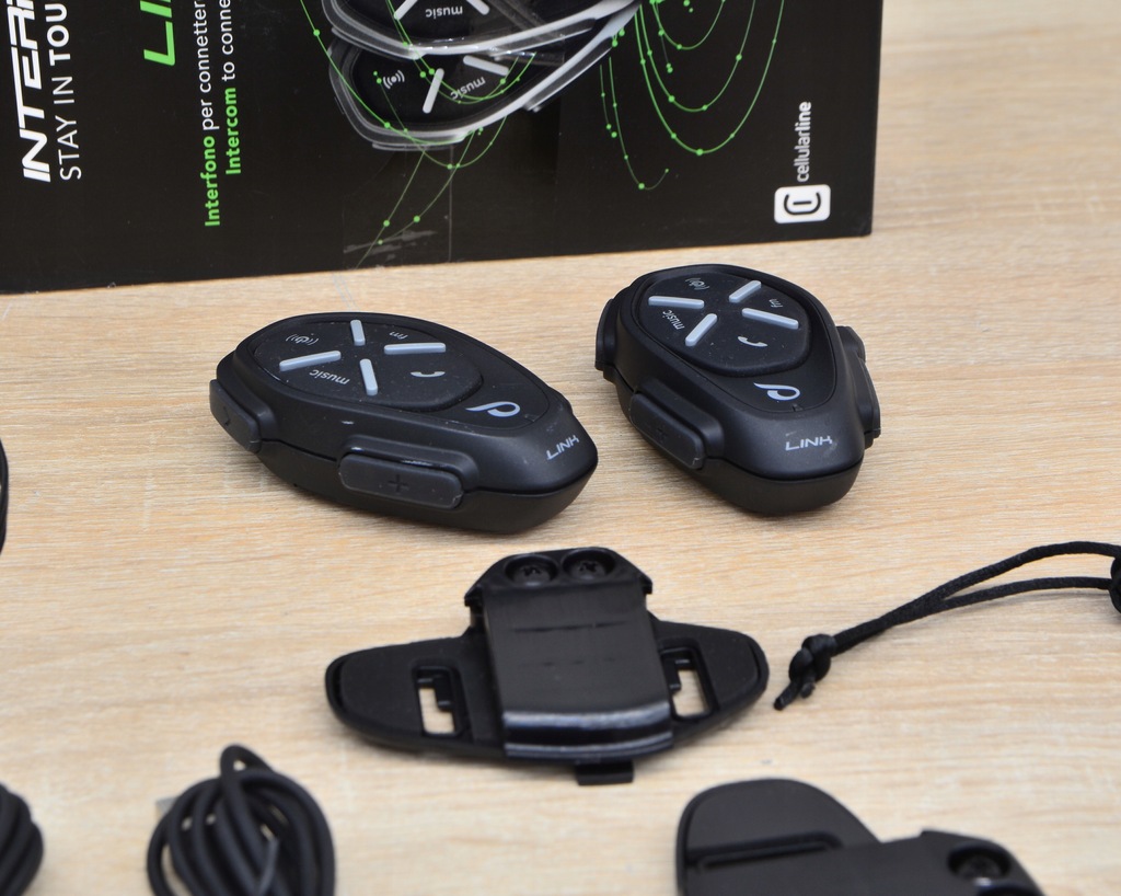 Gebrauchtes Interphone Doppel-Intercom-Set für ein Motorrad mit Defekt! Product image