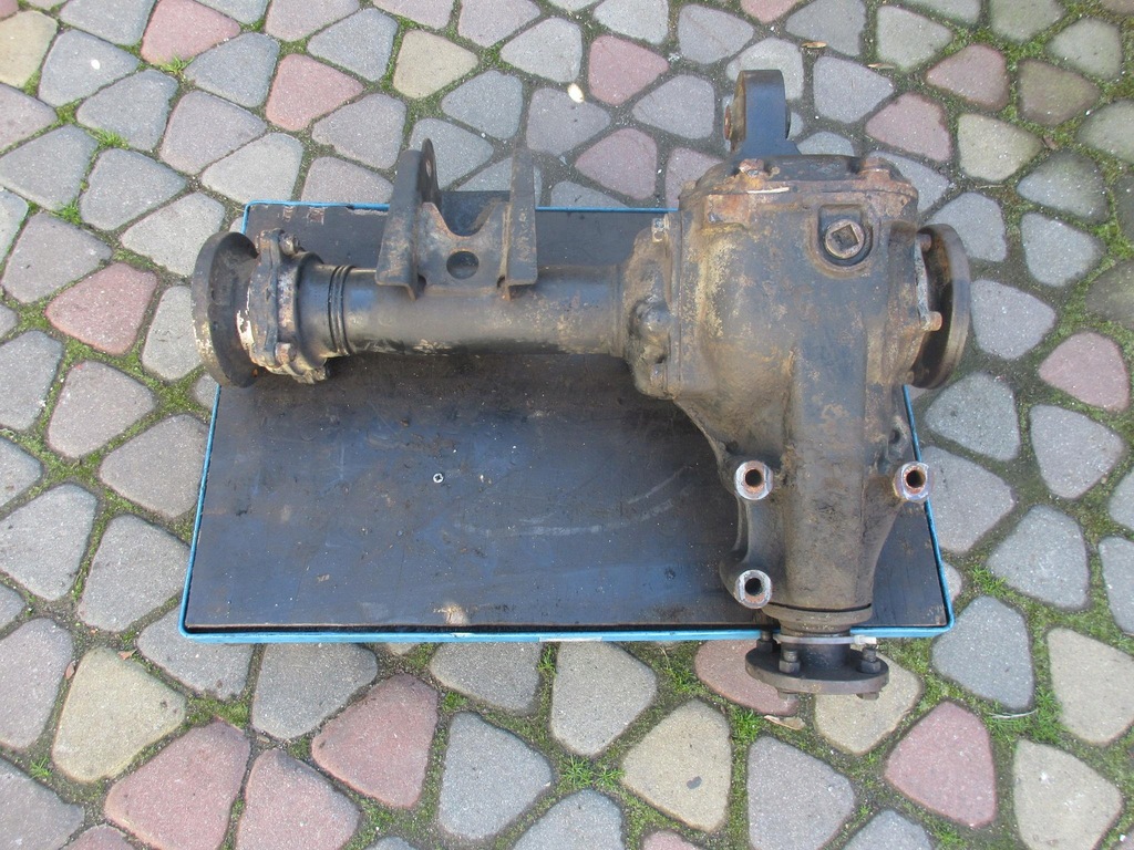 NISSAN TERRANO I 86-96 3D 2.4i Z24i ACHSE VORDERDIFFERENTIAL Product image