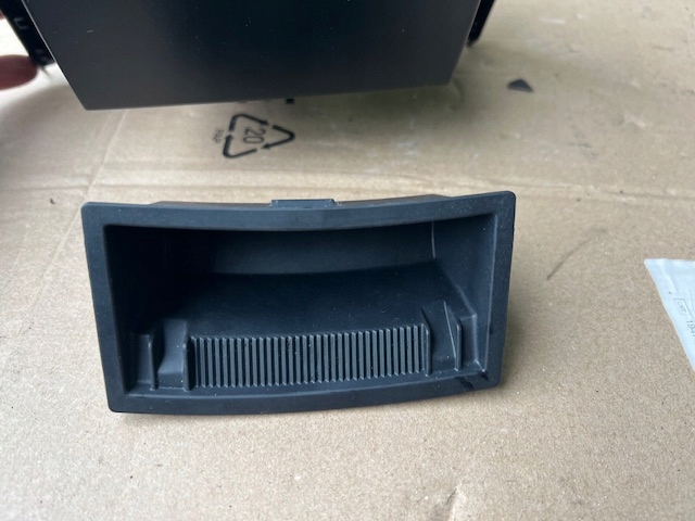 Kia Aschenbecher OE 84707-1H050EQ Product image