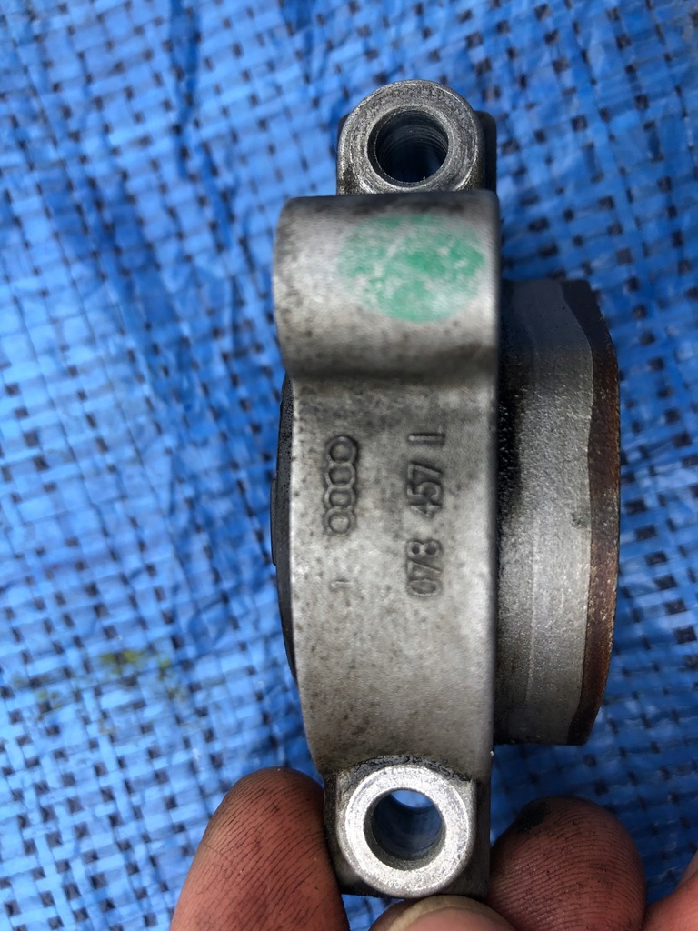 AUDI S6 A6 A8 4.2 V8 BUSH FOOT SHAFT BRIDGE Product image