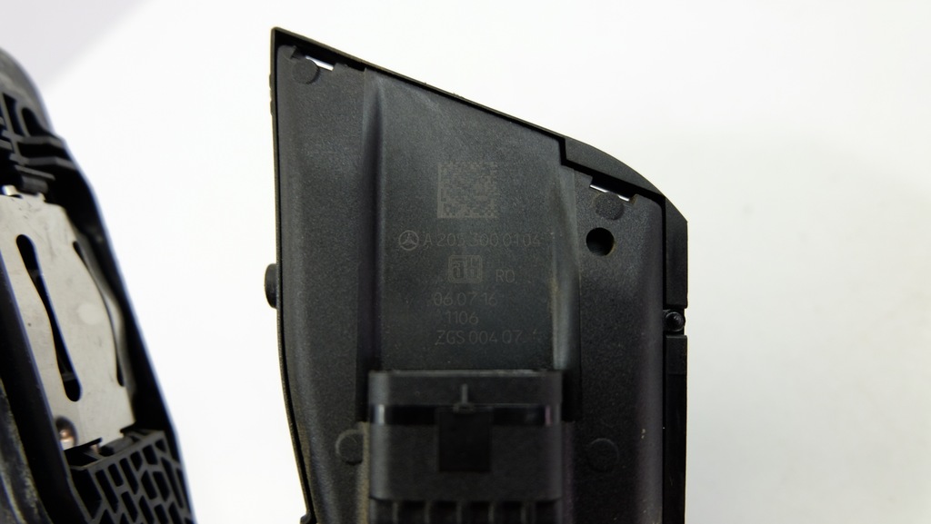 MERCEDES C-KLASSE W205 2.2 CDI GAS-PEDAL-POTENTIOMETER A2053000104 Product image