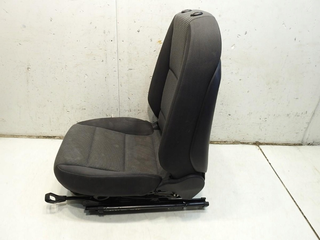 Rechts vorderer Sessel Audi A3 8pa Sportback Product image