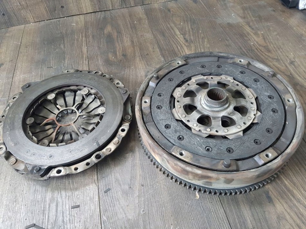 DWUMAS Kupplungssatz BMW E90 E92 7573043 7567842 Product image