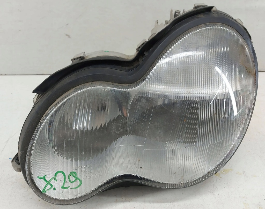 Mercedes-Benz C-Klasse 203 W203 linker Frontscheinwerfer-Frontreflektor Product image