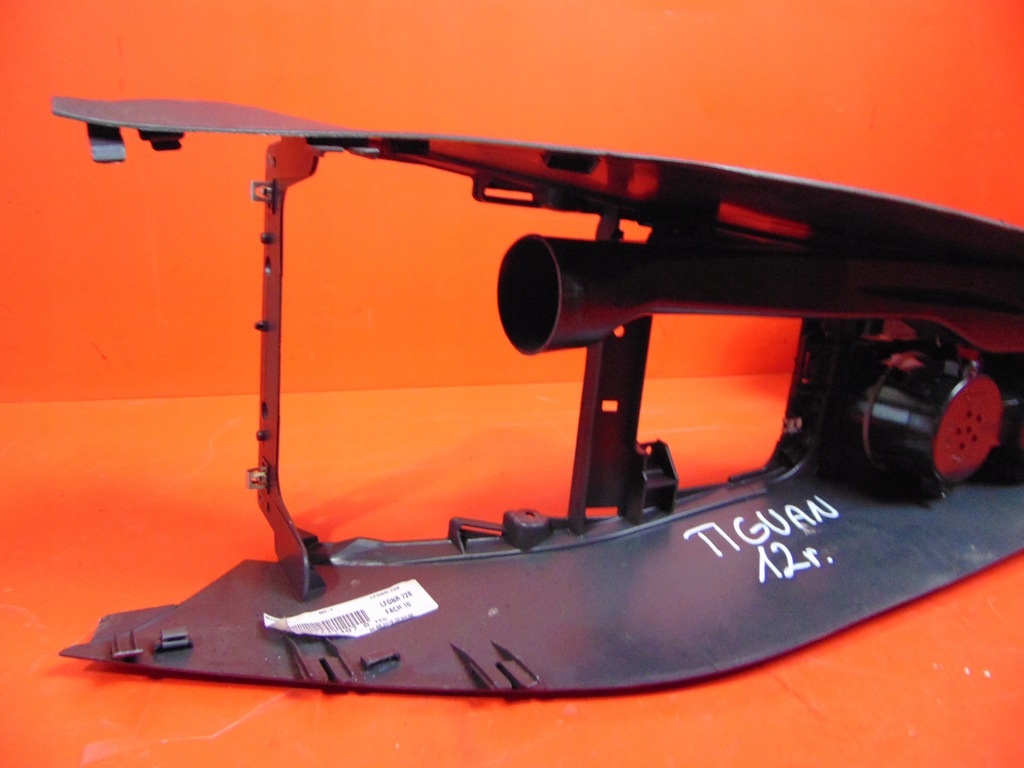 VW TIGUAN I 5N 5N2 LIFT CENTER TUNNEL ARMREST LEDER EUROPA Product image