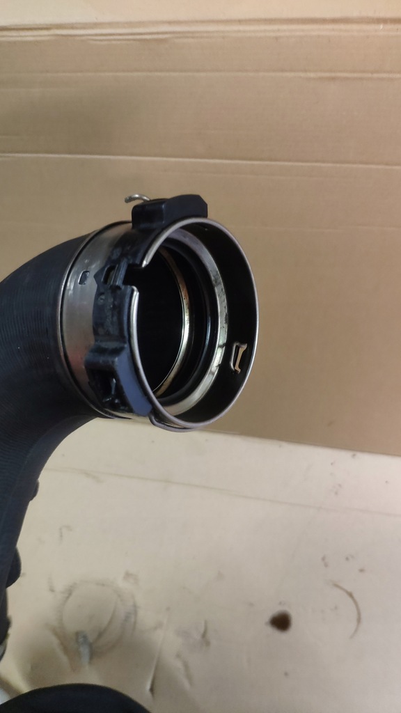 BMW E90 320d N47N 184K Ladeluftkühler Luftleitung Product image