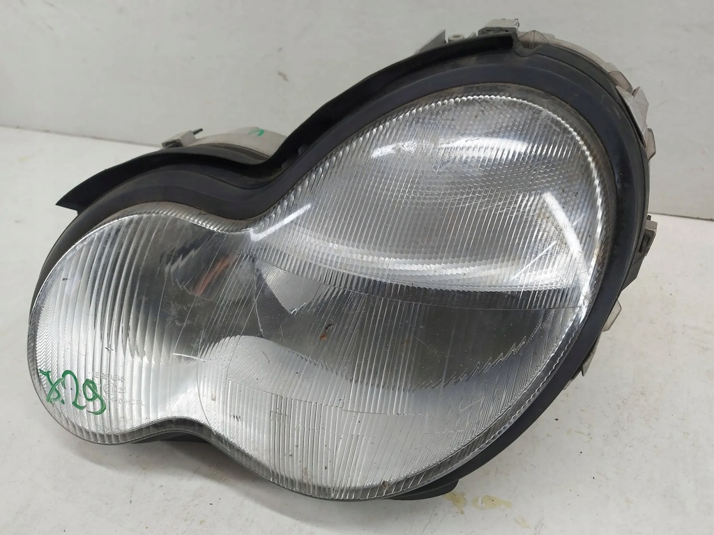 Mercedes-Benz C-Klasse 203 W203 linker Frontscheinwerfer-Frontreflektor Product image
