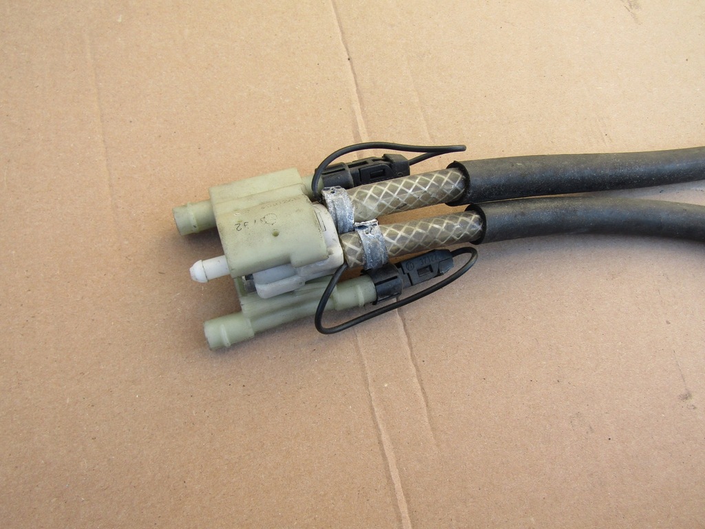 E17 MERCEDES W124 VENTILSCHLAUCHHAKEN WASCHMASCHINE DÜSE Product image