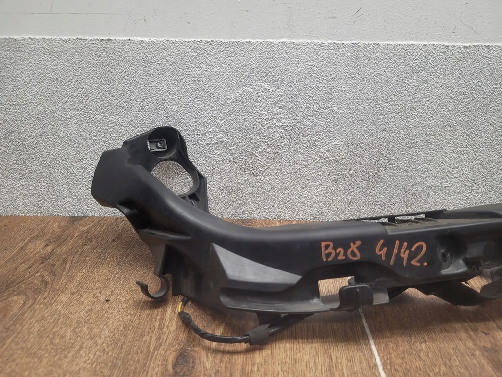 BMW 3 E92 E93 7154724 ŚLIZG POD LAMPE PRAWY Product image
