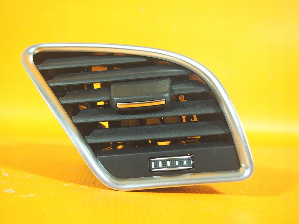 Audi A5 8T LIFT 50KM Beleuchtete Konsolen-Lüftungsschlitze SET Product image