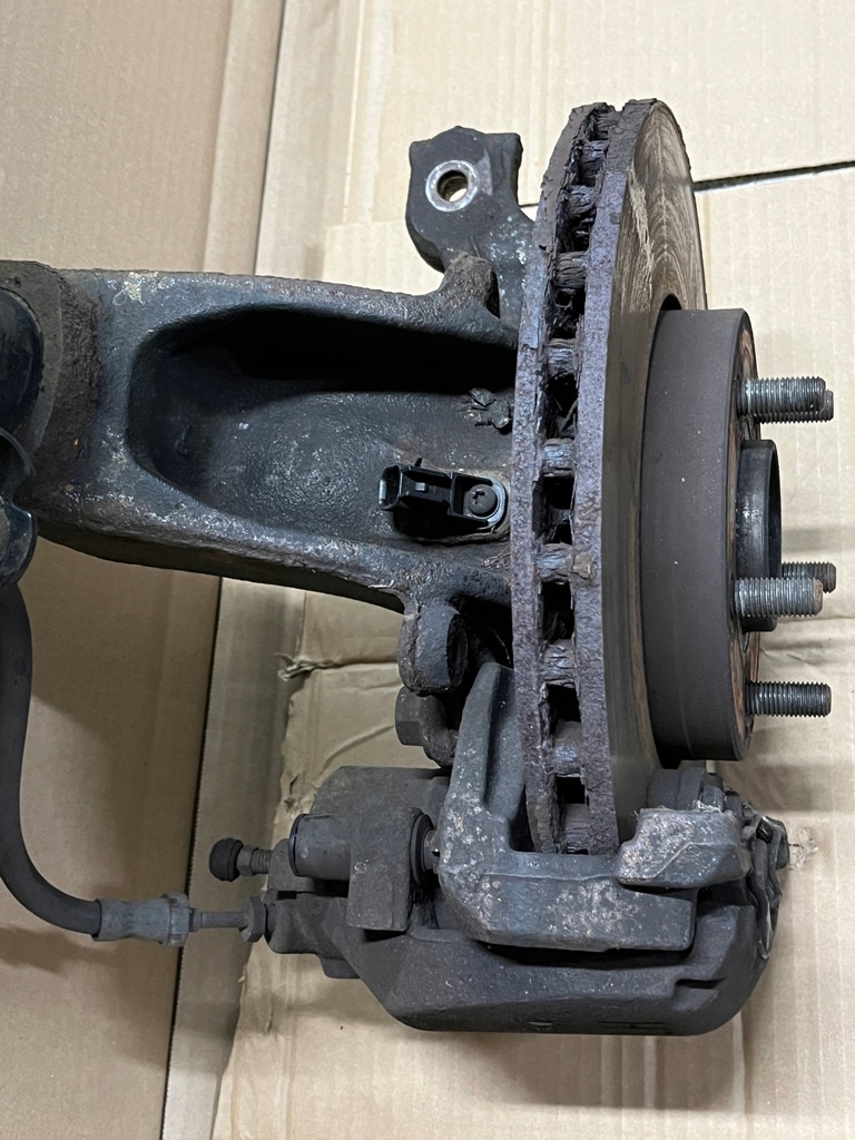 FOCUS MK3 11 – MCPERSON Achsschenkel, Stoßdämpfer, links, Satz. Product image