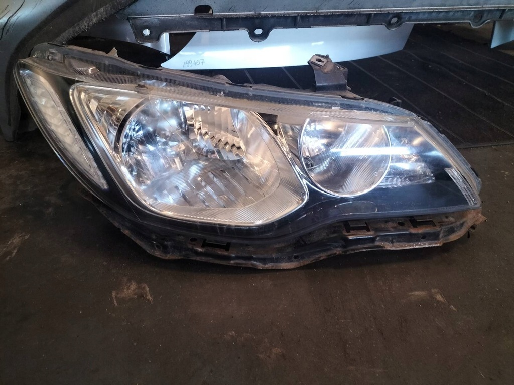 KOMPLETTE VORDERE HAUBENSTOßSTANGE HONDA CIVIC VIII SEDAN 06-11 NH700M Product image