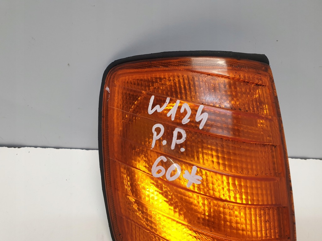 VORDERER BLINKER RECHTS MERCEDES-BENZ W124 Product image