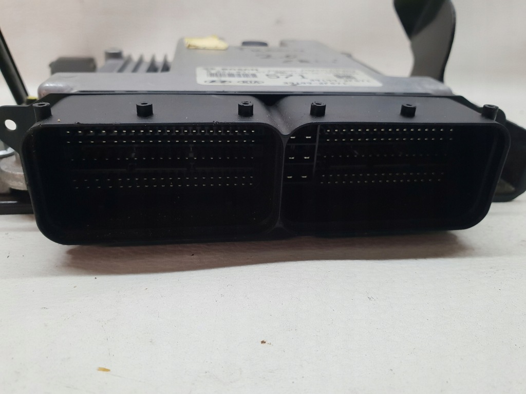 Hyundai Tucson III 15-20 Computer Engine Controller 39199-2F571 0281031577 Product image