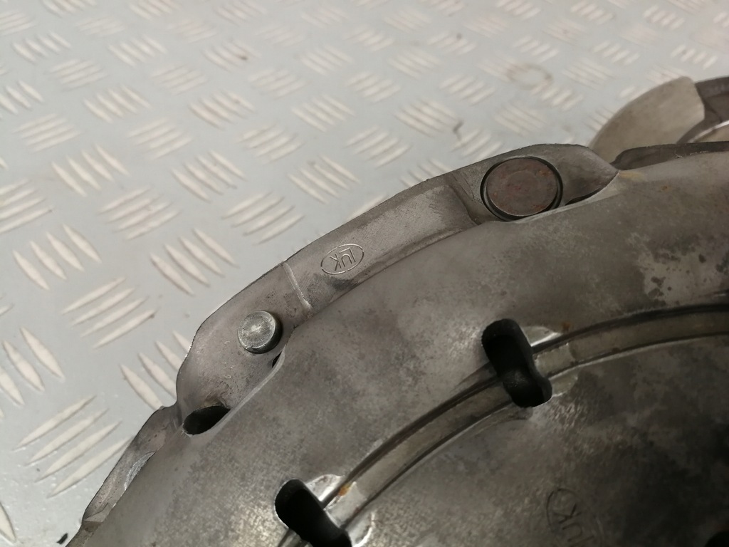 7614326 7614327 Kupplungsdruckplatte Zweimassenschwungrad BMW F20 F21 F22 1,5 T Product image
