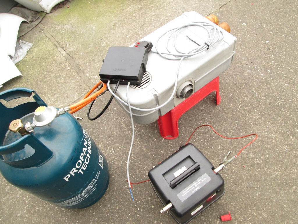 GASHEIZUNG TRUMA E-1800 + VERSORGUNG UND 2800E Product image
