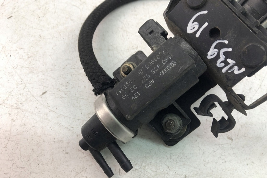 VW Passat B5 (3B2) 1H0906627 1999 Elektrometisches Ventil Product image