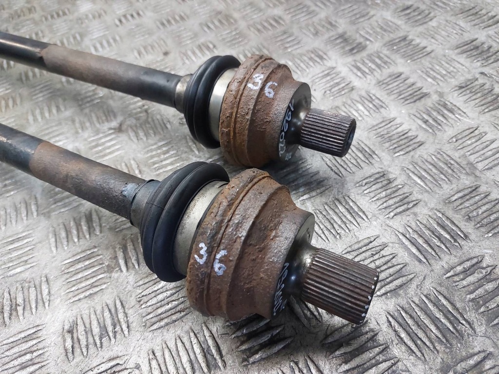 HALBWELLE LINKS + RECHTS HINTEN AUDI A3 8P 2.0 TDI QUATTRO Product image