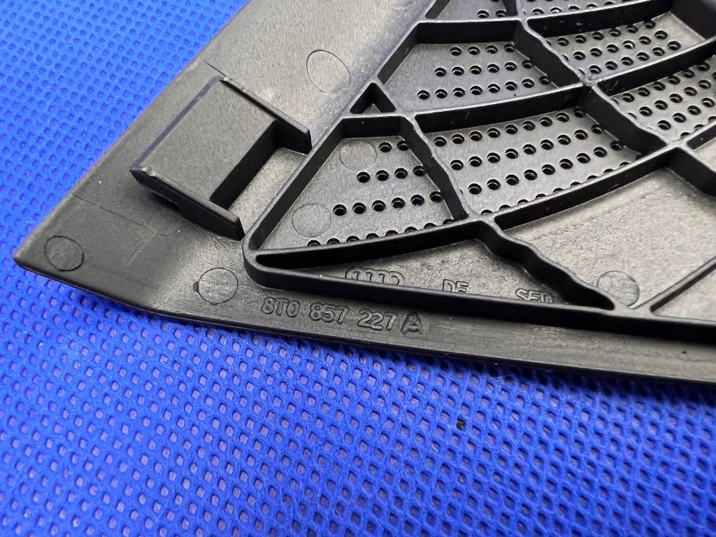 AUDI A4 B8 KRATKI BANG & OLUFSEN 8T0035405D 8T0857227A 45 Product image
