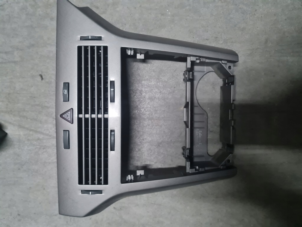 Opel Konsole Radio Rahmenblende OE 13141091 Product image