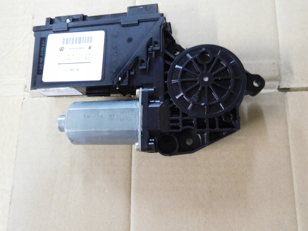 VW Touareg 2004, Fensterhebermotor hinten rechts 7L0959794 Product image