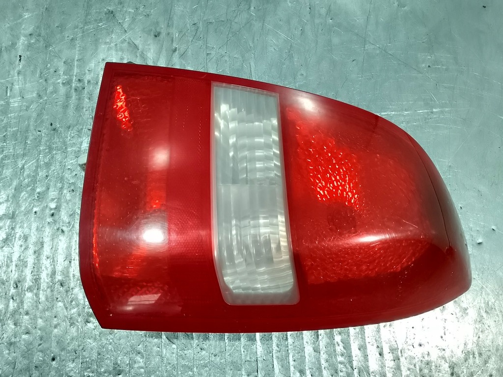 HECKLEUCHTE RECHTS NISSAN PRIMERA P12 ( 03-07 ) SEDAN Product image