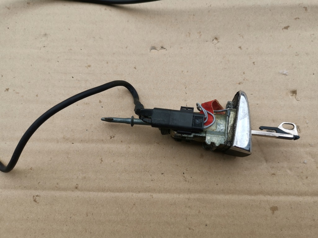 SCHLOSS-EINSATZSCHLÜSSEL LINKS VORNE W210 Product image