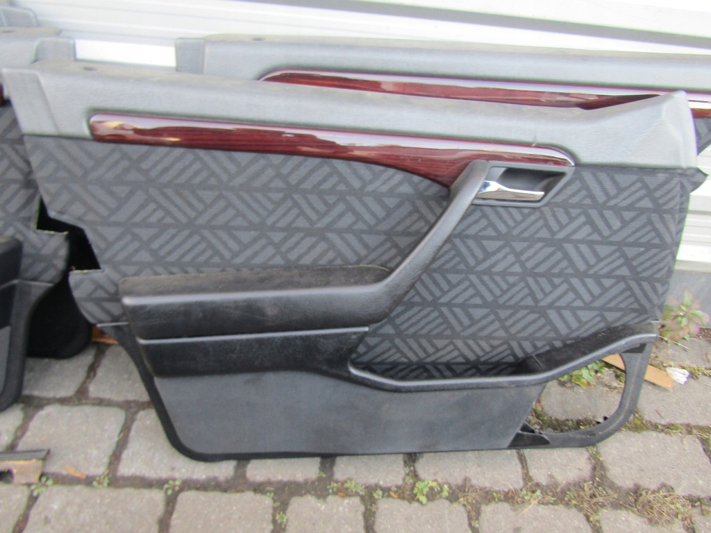 (40) MERCEDES W202 93–97 Speckholz-Türpolsterung, 4-teiliges schwarzes Set Product image