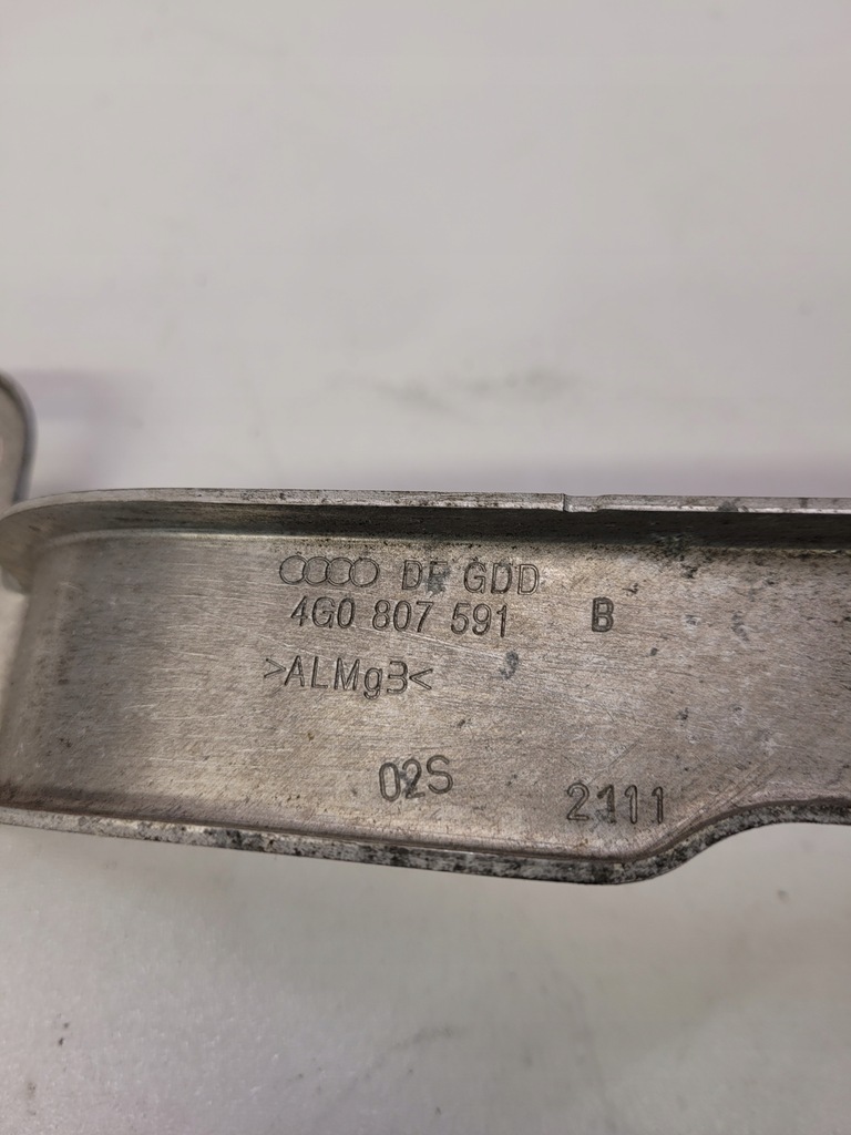 KOTFLÜGELSTÜTZE VORNE LINKS AUDI A6 C7 4G0807591B Product image