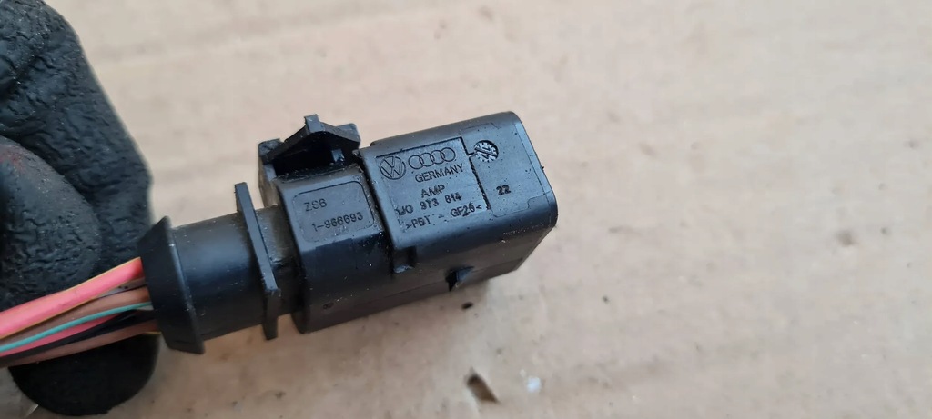 A5 8W STECKER CUBE 1J0973814 VW AUDI A4 B9 8W A5 Q7 4M Q5 80A Product image