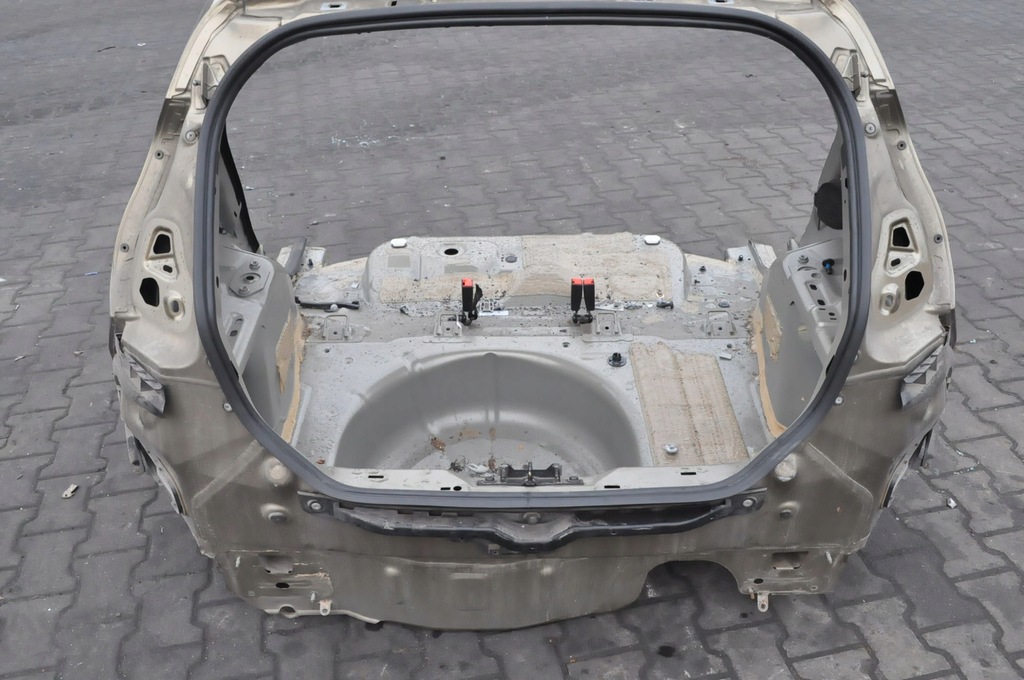 FORD FIESTA MK7 5D GANZER HINTEN ASS BATH GÜRTEL VIERTEL LINKS RECHTS Product image