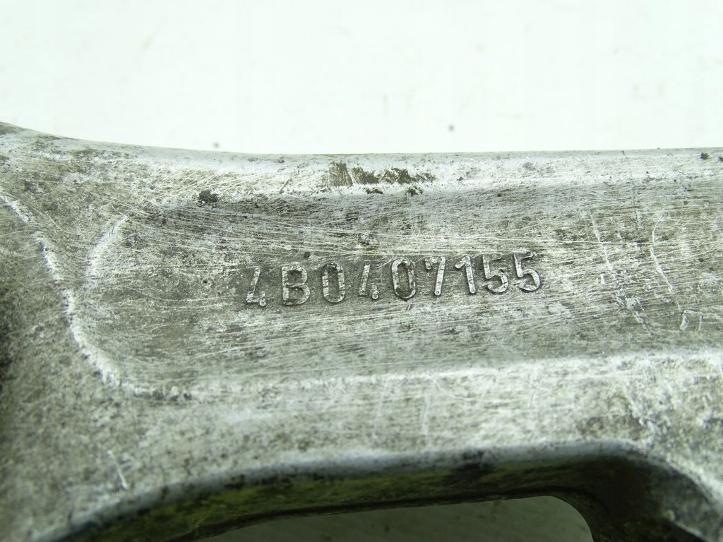 Skoda Superb und 01-08 rechter Kopfmarkt unter der Vorderseite 4D0407155 Product image