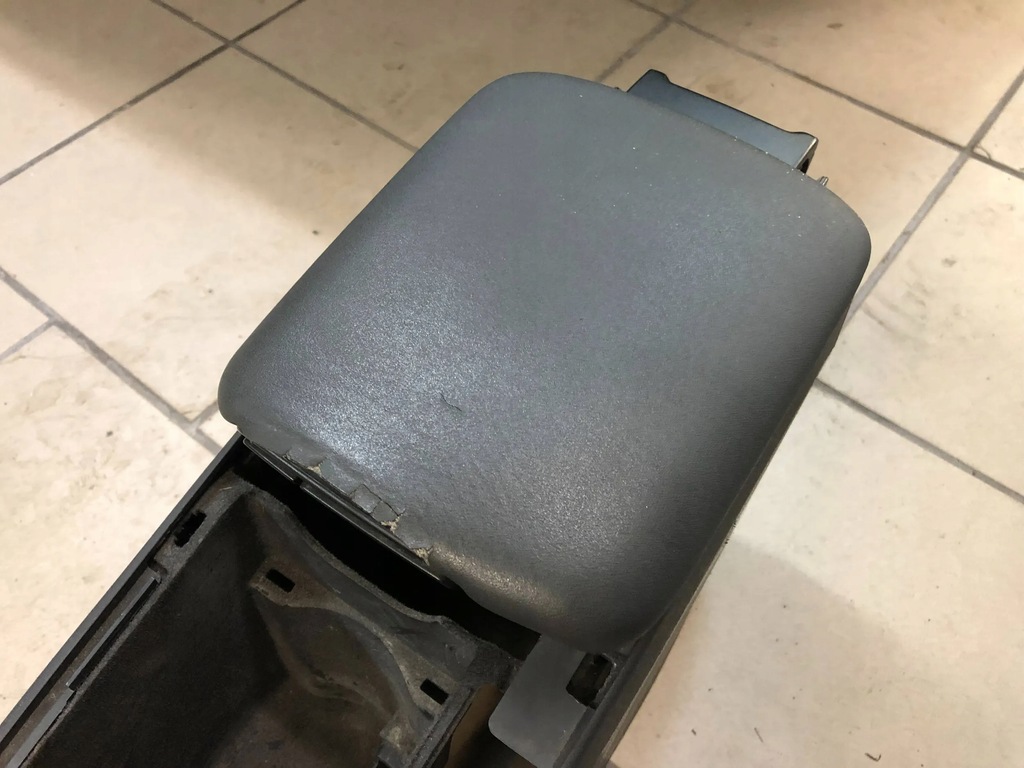 VOLVO S40 V50 ARMLEHNE MITTELTUNNEL 30755375 Product image