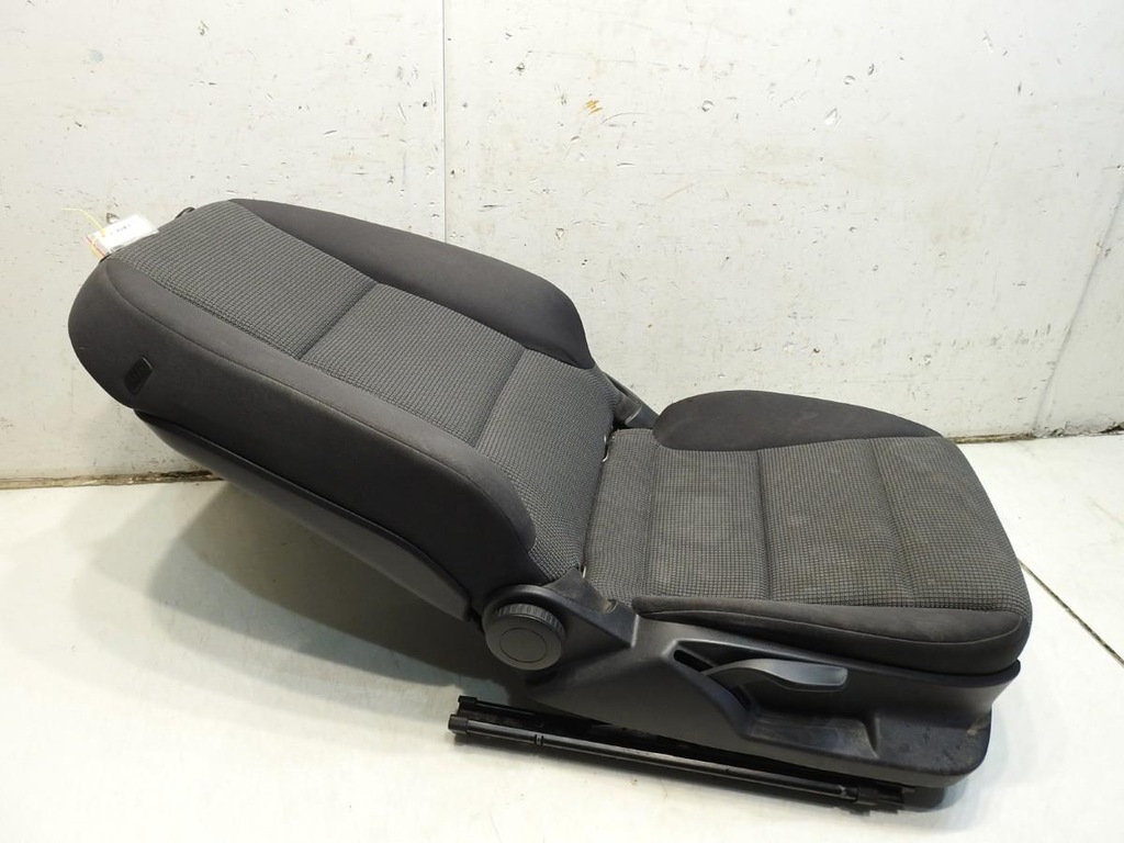 Rechts vorderer Sessel Audi A3 8pa Sportback Product image