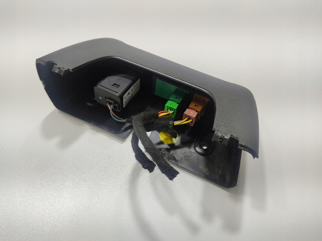 BUCHSE USB-ANSCHLUSS GEFAHRENLICHTSCHALTER CITROEN AMI 98217039DX 2020-24 Product image