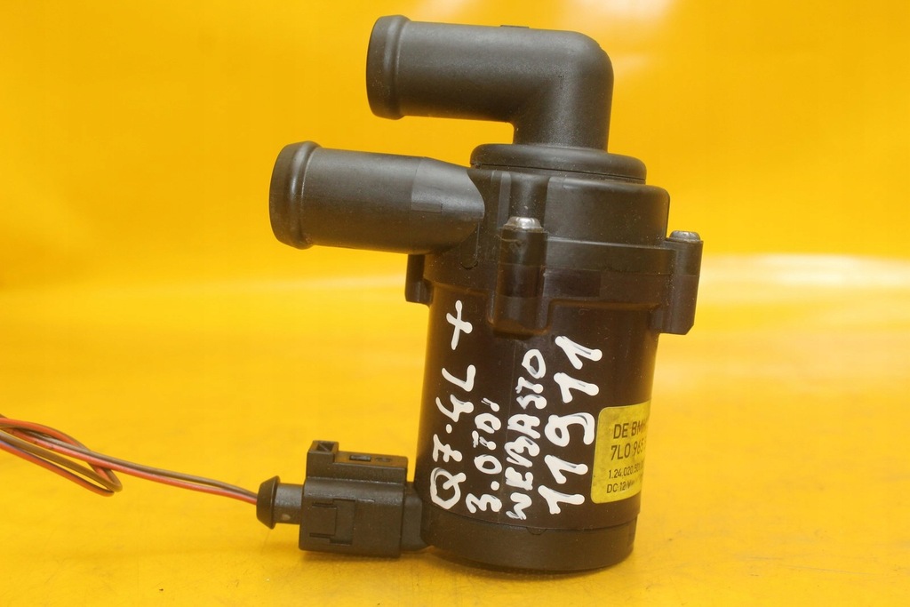 Zusätzliche Wasserpumpe Webasto Audi Q7 4L VW TOUAREG 7L0965561J Product image