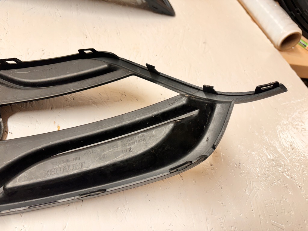 RENAULT MEGANE III LIFT – STOßSTANGENGRILL LINKS 261A32193R RECHTS 261A25882R Product image