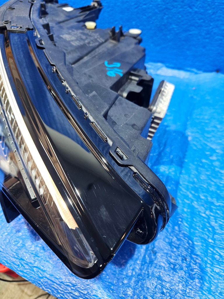 Vorderrechtlich vorne rechts Audi Q4 E-Tron 89A941036m Product image