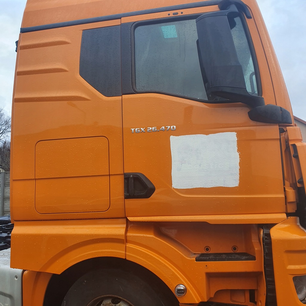 MAN TGX TGS TG3 2021 ADBLUE TANK 81.15400-6183 Product image