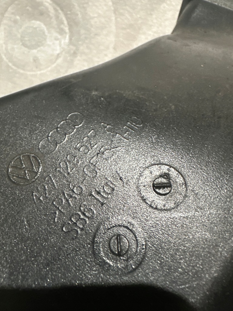 ! 2008-2015 AUDI R8 HINTEN LINKS LUFTANSAUGKANALROHR 427129527A! Product image