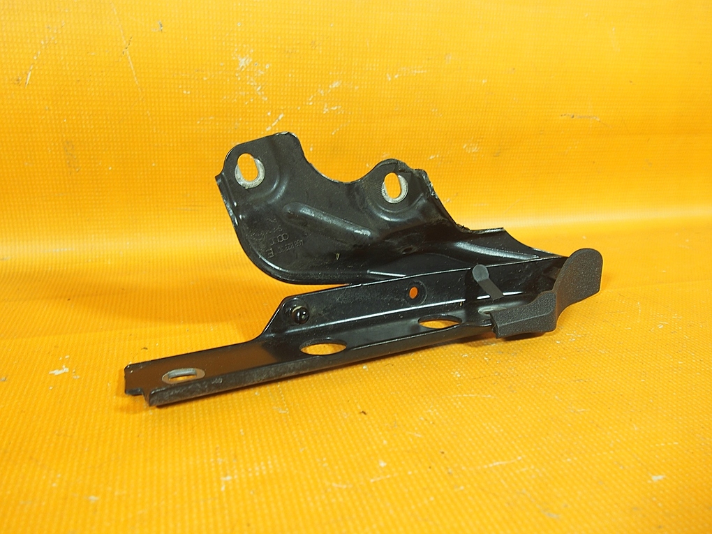 Audi A6 4G LIFT 32KM Haubenscharnier LINKS LY9T 4g8823301e Product image