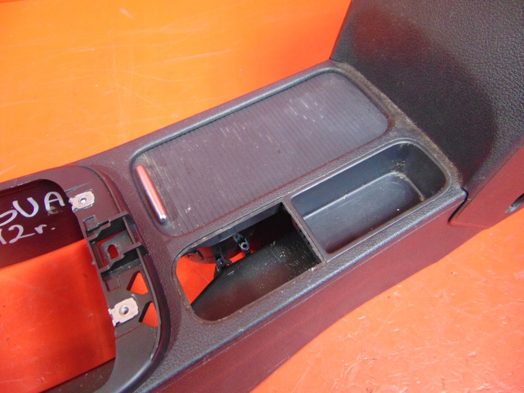 VW TIGUAN I 5N 5N2 LIFT CENTER TUNNEL ARMREST LEDER EUROPA Product image