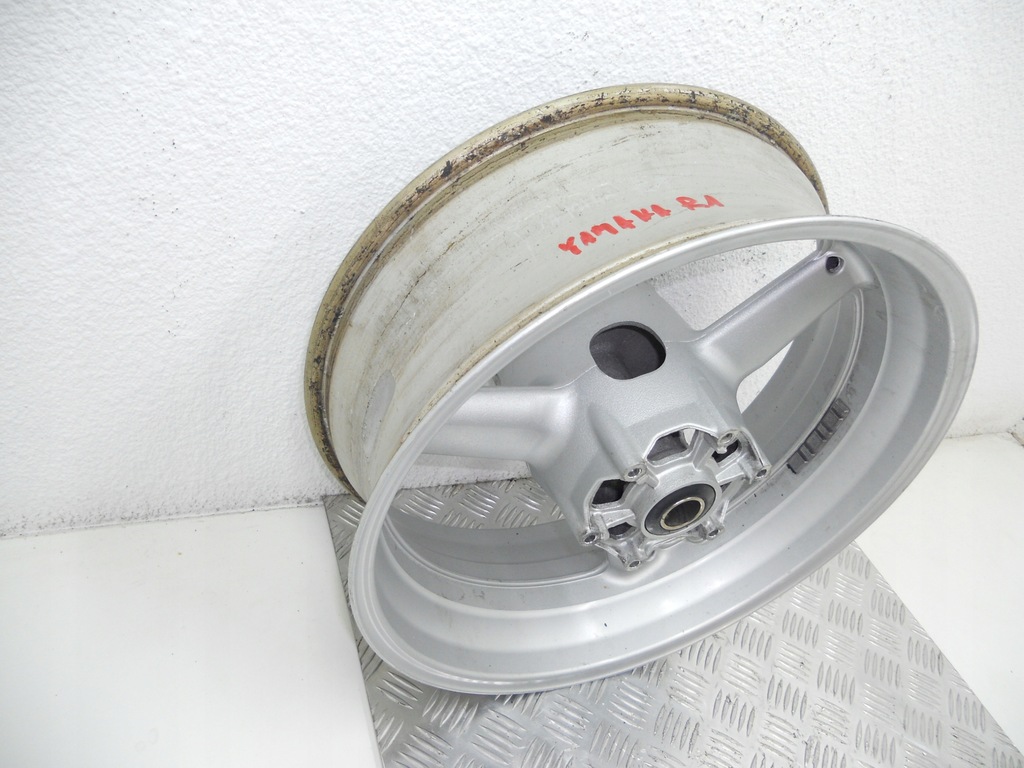 YAMAHA YZF R1 FELGE HINTERRAD ORIGINAL Product image