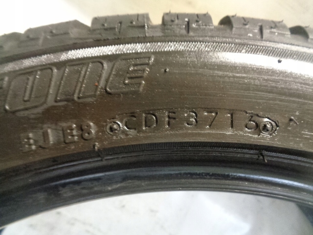 BRIDGESTONE BLIZZAK LM-25V 225/45R19 92V Product image