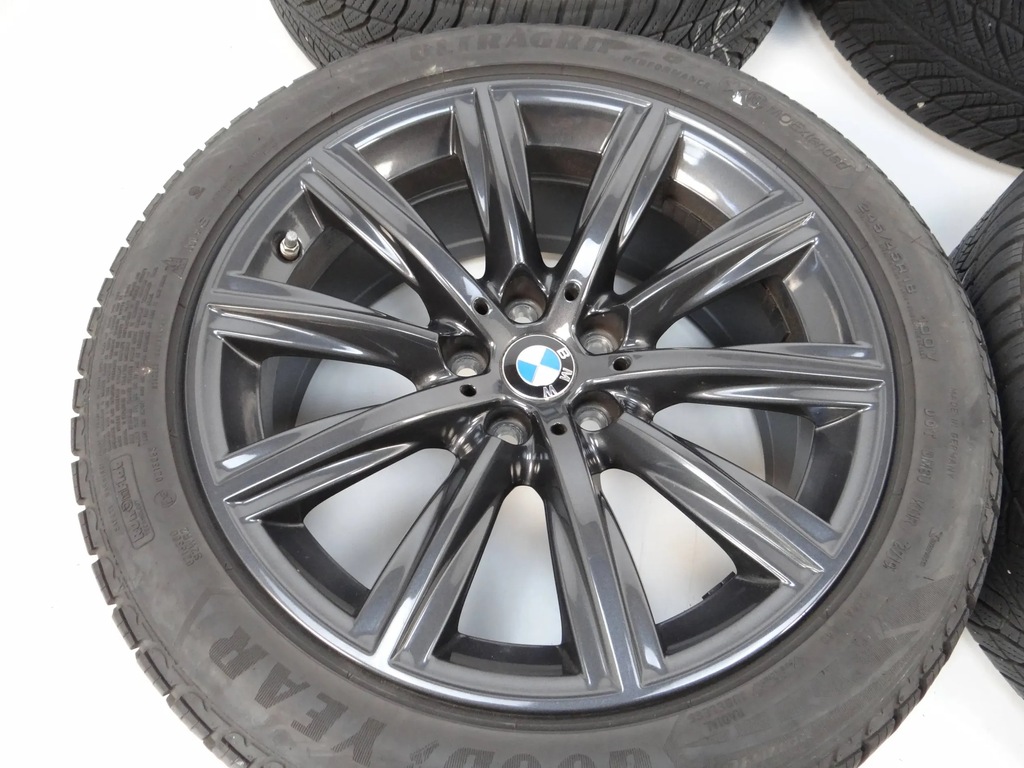 4 x BMW 5 G30 G31 FELGEN 6874440 8Jx18 IS30 mit Goodyear-Reifen Product image