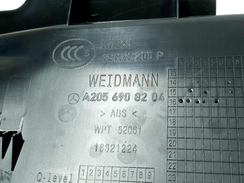 MERCEDES C-KLASSE W205 16 Jahre alt Abdeckung, Sicherheitsgurtabdeckung hinten, Limousine A2056908204 Product image