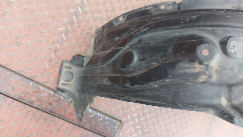 RADkasten LINKS VORNE TOYOTA COROLLA E21 19- SEDAN Product image