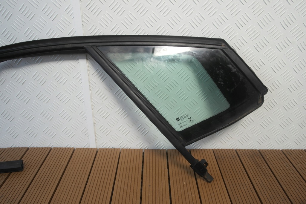 OPEL CROSSLAND X 17-21 TÜRFENSTER VORNE RECHTS VORDERE DREIECKDICHTUNG Product image