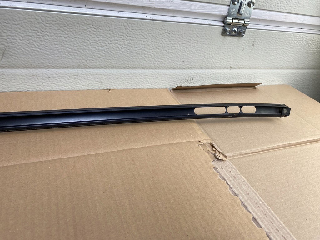 BMW E39 COMBI DACHLEISTE, RECHTS, SCHWARZ Product image